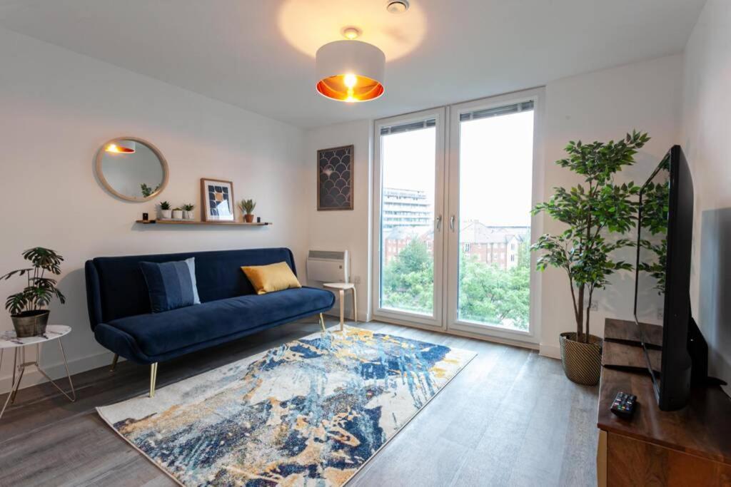 Superb 2 Bed Flat 5Min To Old Trafford Stadium Manchester Exterior photo
