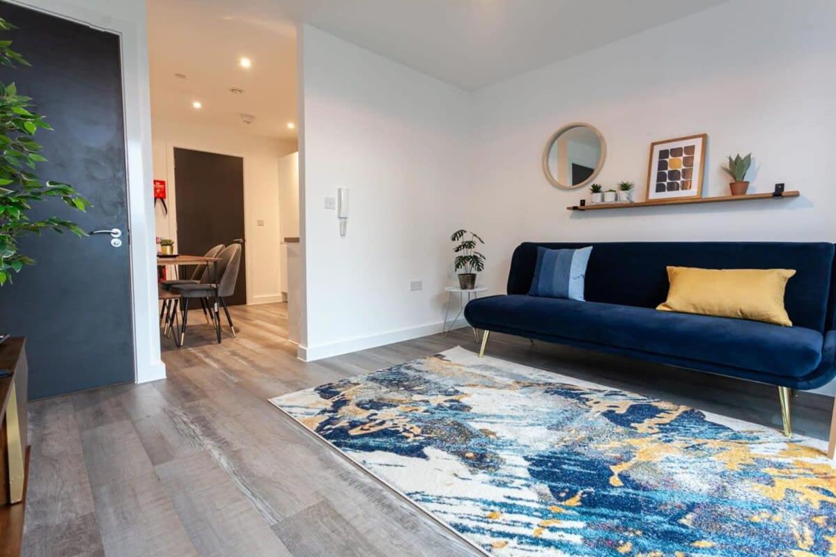 Superb 2 Bed Flat 5Min To Old Trafford Stadium Manchester Exterior photo
