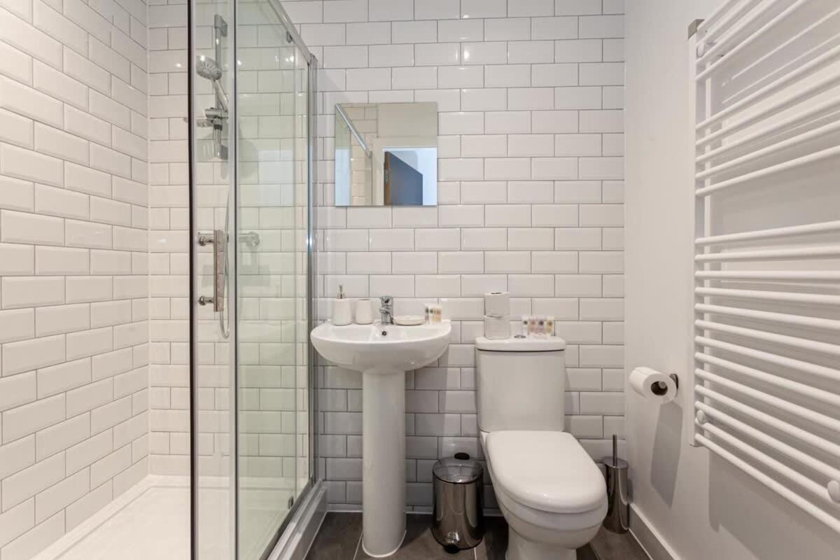 Superb 2 Bed Flat 5Min To Old Trafford Stadium Manchester Exterior photo